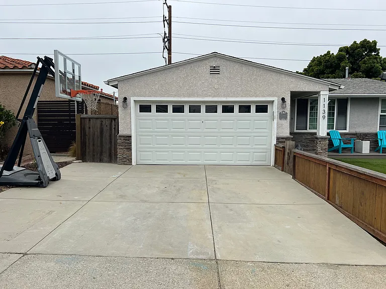 1139 23rd St — Photo 2