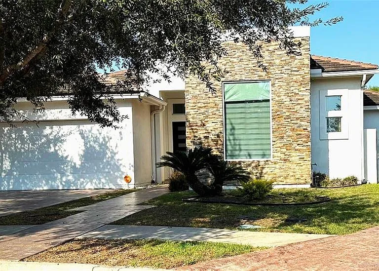 2707 El Jardin — Photo 24
