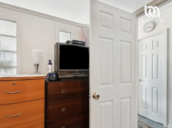 305 East 24th Street image 5 of 12