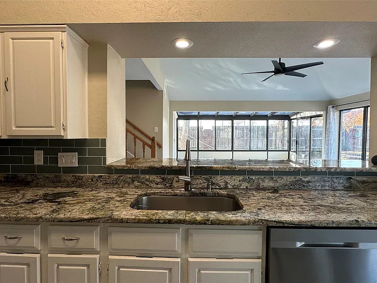 3925 Capricorn Ct — Photo 15