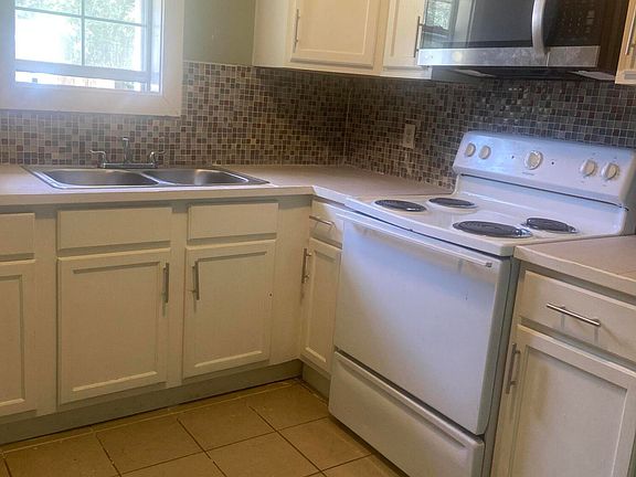 5th image of 231 Donald St