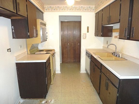 2nd image of 931 W Arquilla Dr APT 435
