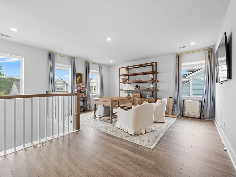 131 Archdale St — Photo 17