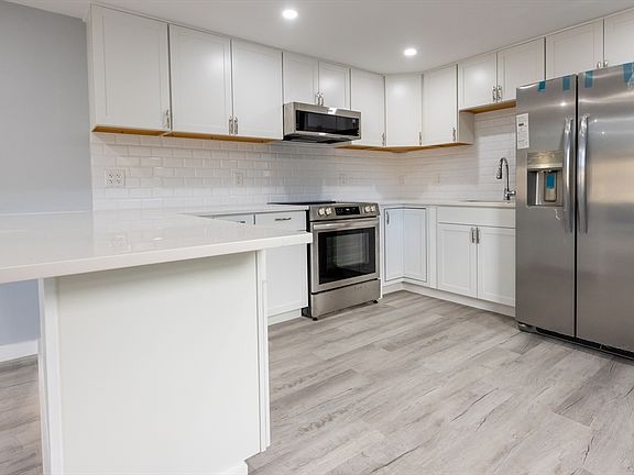 3rd image of 30 Eldorado Dr