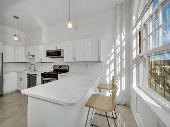 354 N Main St APT 204, Andover, MA 01810