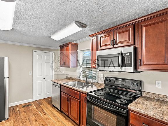 4th image of 36 Rocky Ridge Rd Suite E