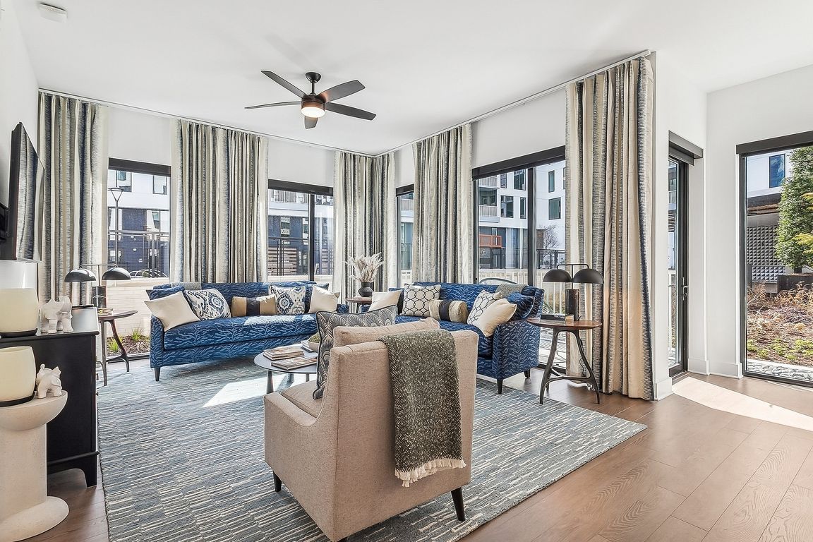 AtlanticStation_interior_living room_2095