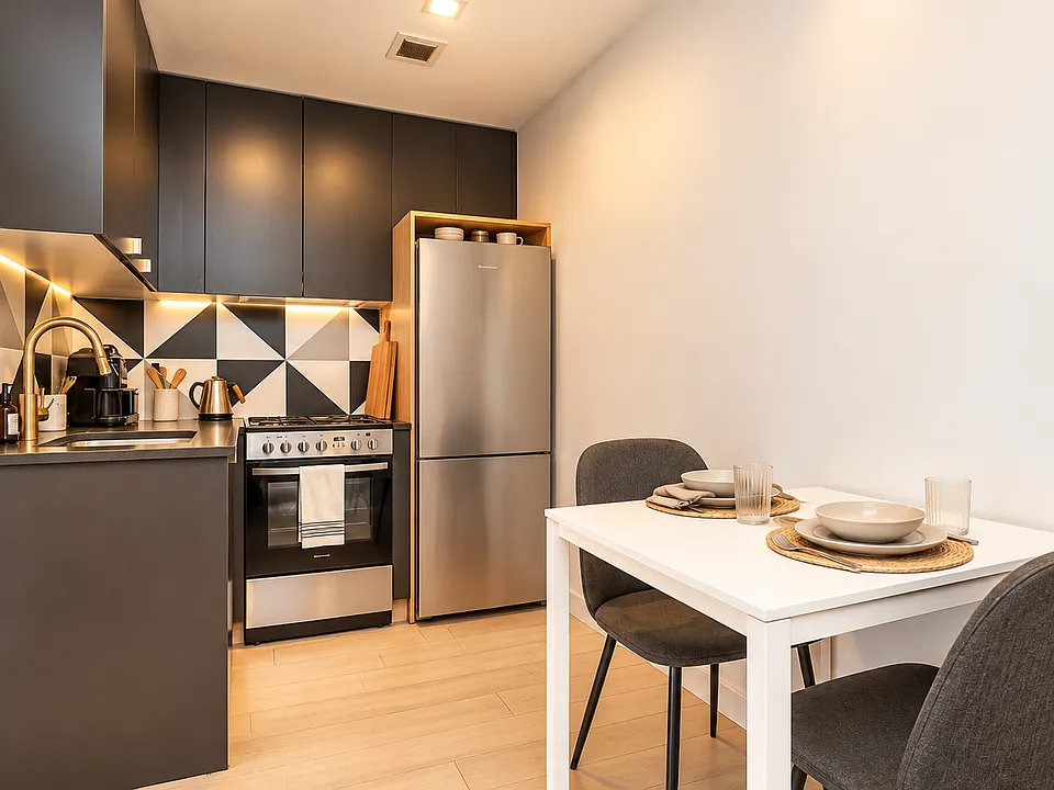 980 Kent Ave #5B