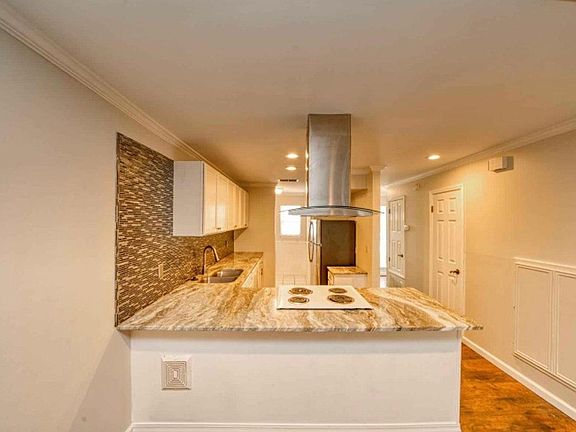 3rd image of 318 Davenport Ct #318