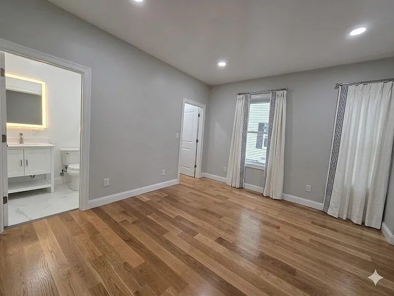 56 Pinckney St — Photo 16