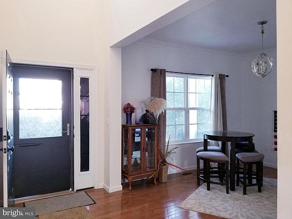 5th image of 224 Ann Dr