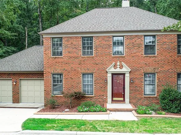 105 Quarterpath Ct, Jamestown, NC 27282