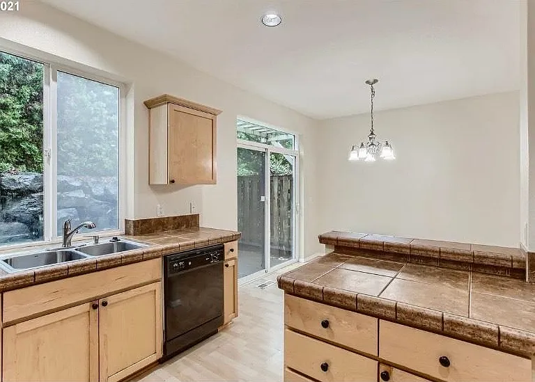 2498 NW 168th Pl — Photo 3