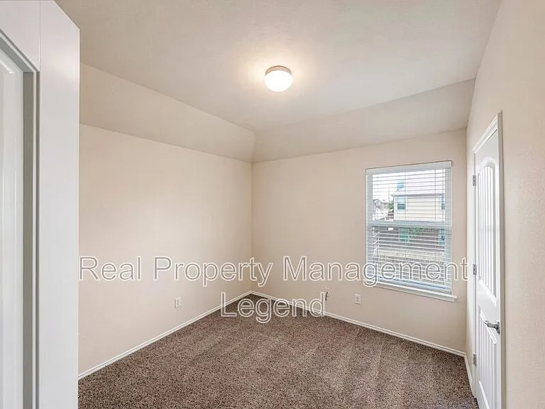 9929 Pronghorn Rd — Photo 7