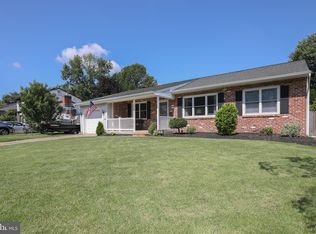 6 Jefferson Dr, Laurel Springs, NJ 08021