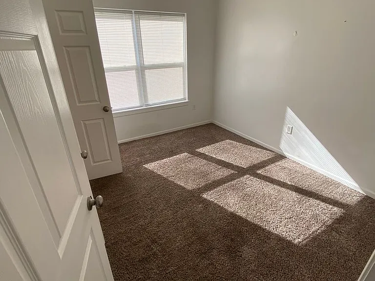 404 Jefferson St — Photo 10
