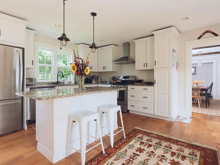 913 Sawyer St — Photo 2