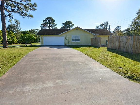 3rd image of 744 SW Wisper Bay Dr