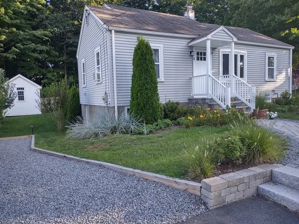 4 Glenwood Ave, Foxboro, MA 02035