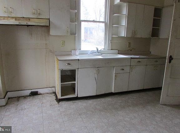 5th image of 621 N 15th St