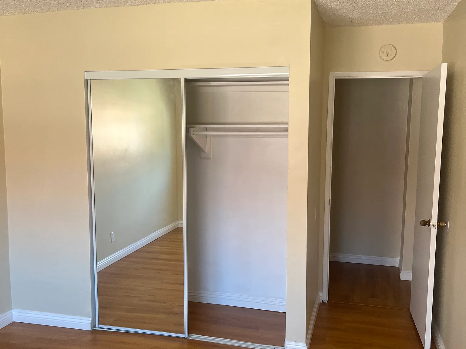 3 bed, 1200 sqft, $2,900 — Photo 4