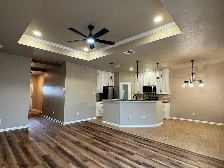 416 Parkfield Ln — Photo 2