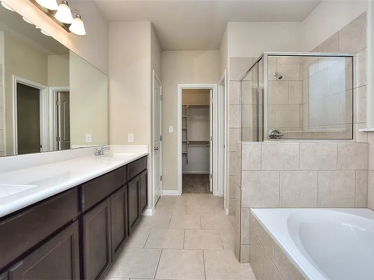 7993 Arezzo Dr — Photo 17