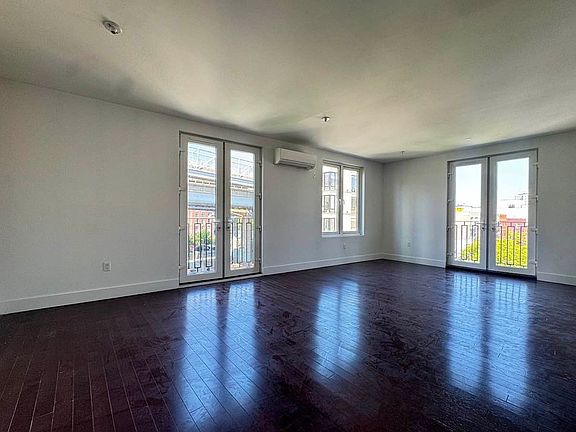 4th image of 428 Wythe Ave #501R