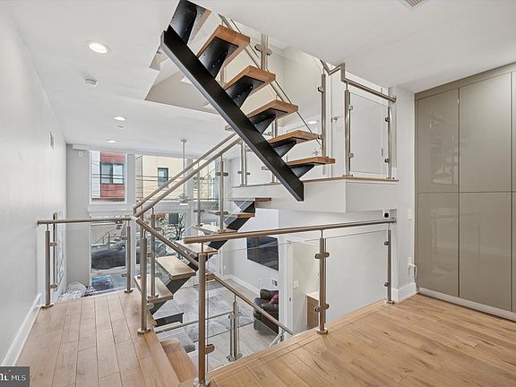 5th image of 1512 N Hancock St