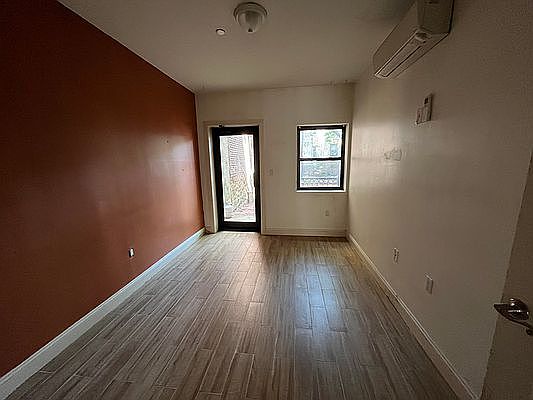 5th image of 125 Jefferson Ave #1F
