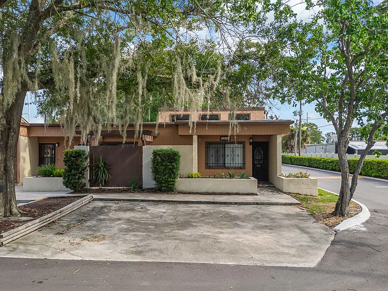 2304 Inagua Way — Photo 1