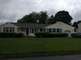 21 Oping Rd, Pompton Plains, NJ 07444