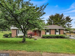 67 Hearthstone Dr, Reading, PA 19606