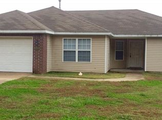 600 S Smith Ave, Gentry, AR 72734