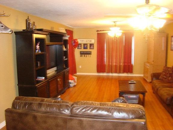 3rd image of 601 Joyce Ln
