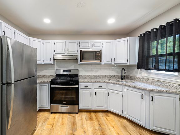 3rd image of 3242 Roesner Dr