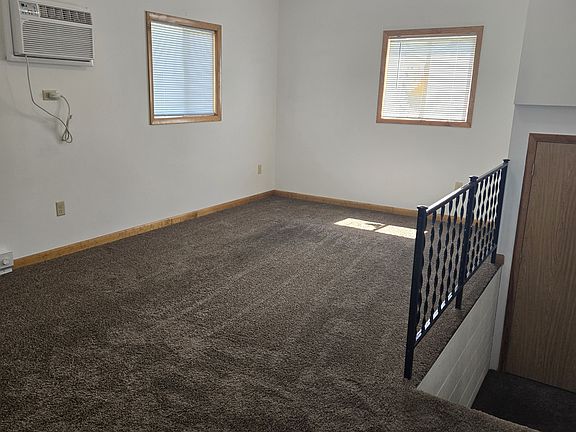 4th image of 3401 Leland Ln #1/2