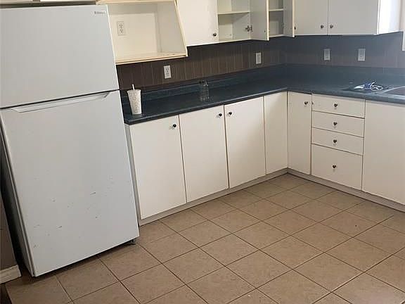 4th image of 2651 Carissa Ave