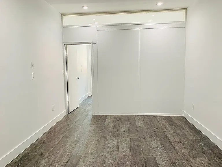 967 Willoughby Ave #1L — Photo 4