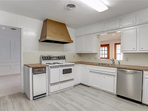 2nd image of 3501 Creston Ave
