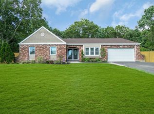 31 Buckingham Ln, Bohemia, NY 11716