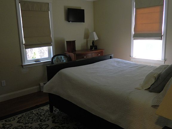 2nd image of 33 Kensington Dr