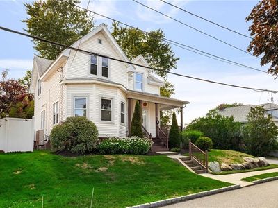 48 Wollaston St, Cranston, RI, 02910
