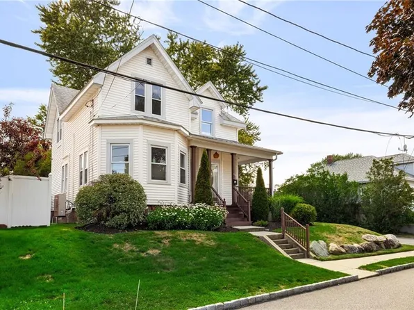 48 Wollaston St, Cranston, RI 02910