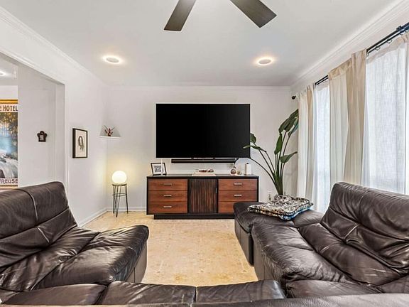 4th image of 2971 Valley Ridge Dr