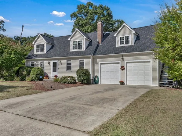 12 Scott St, Bellingham, MA 02019