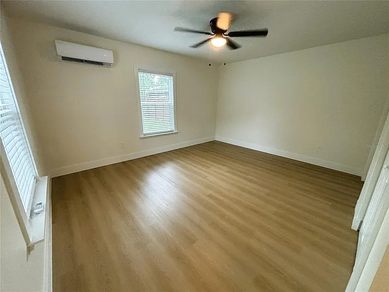 220 W North St — Photo 7