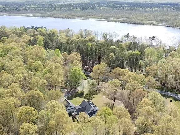 2nd image of 307 River Bluff Ln