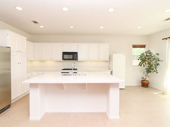 5th image of 30118 Cambridge Ave