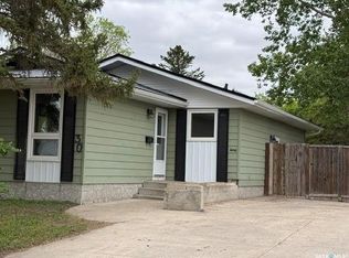 30 Shore Bay, Regina, SK S4R7H6